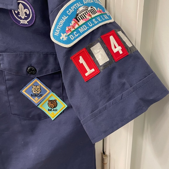Boy Scouts Cub Scouts blue uniform top with patches - Picture 2 of 6